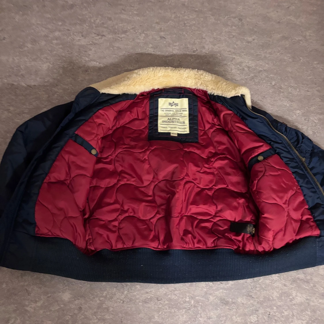 Blå bomberjacka från Alpha Industries - 3