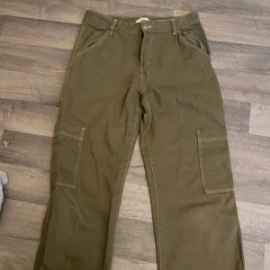Gröna cargo jeans - Normal i storlek, använd 2-3 gångee