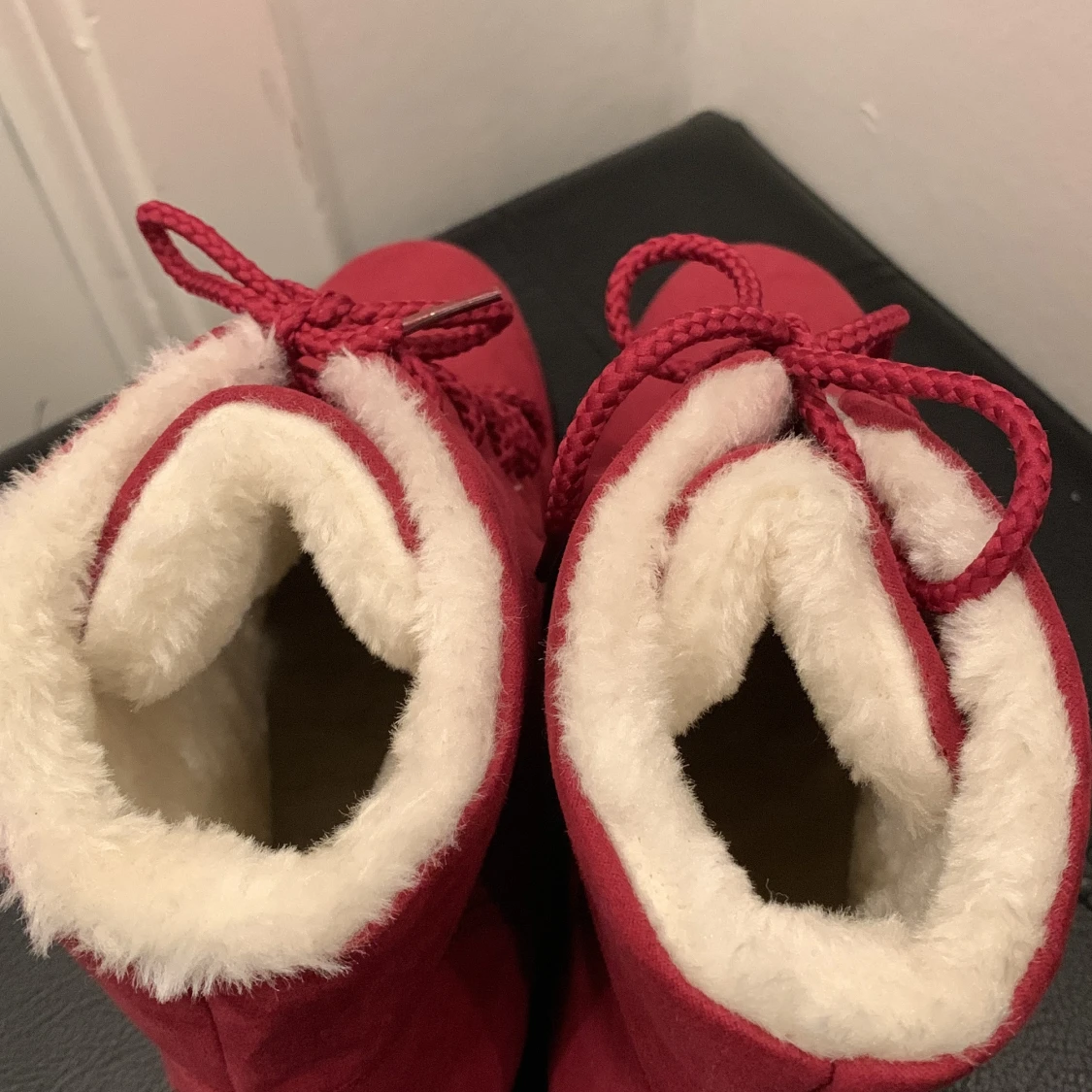 Röda boots med foder från SQL - 92