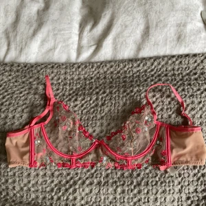 Lindex bh🌺🌸 - Söt bh från Lindex, nästan aldrig använd!🌺