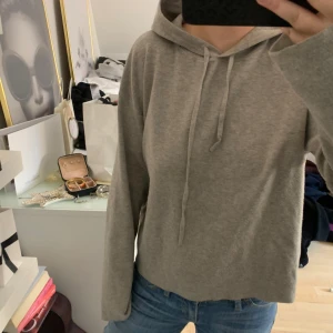 Stickad hoodie - I gott skick!!