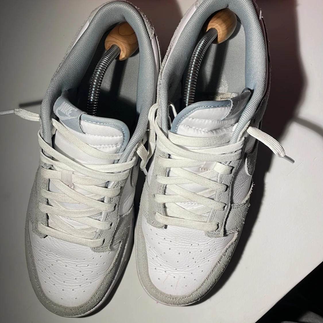 Nike Dunk i vitt och grått - 28