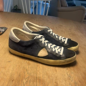 philip model  - tja säljer er par det philip model  bra skick skulle säga 8/10  priset  kan diskuteras  box ingår 