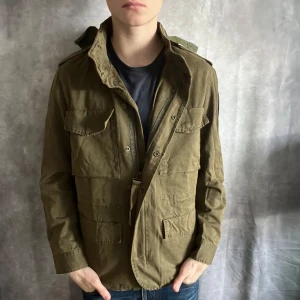 Zadig Voltaire field jacket - Säljer nu denna Zadig Voltaire Field Jacket med luva, går att ta bort vid behov | Jackan är helt splitter NY med alla tags kvar | Storlek M men passar även  S | Nypris ligger på runt 5500kr | Vid frågor eller funderingar är det bara att höra av sig🤗