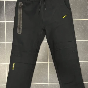 Svarta Nocta Nike byxor - Nyskick