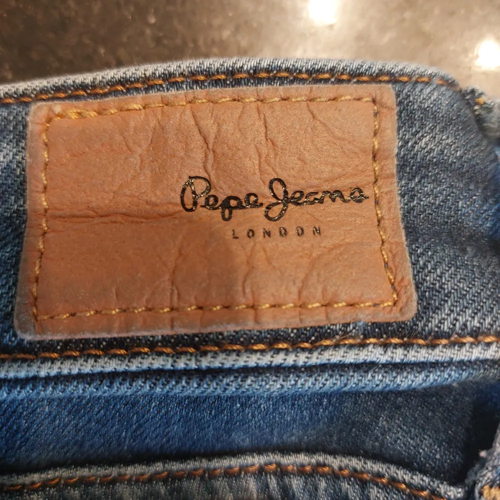 Superfina pepe jeans i toppen skick! De har inga synliga defekter och de är bootcut! Superfina fickor, passar n0gon som är ca 157cm! Skriv till mig för mer info!💗. Jeans & Byxor.