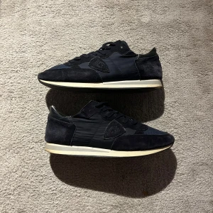 Philippe model trainers  - Säljer dessa feta i storlek 43, bra sick använt då och då. Bara att höra av sig vid funderingar 🙌