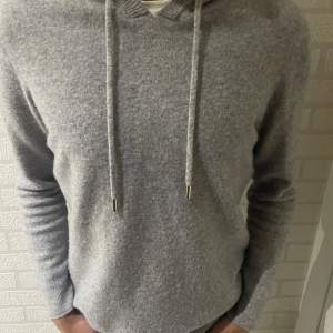 Sprillans ny cashmere hoodie för en billig peng bästa investeringen till vintern!