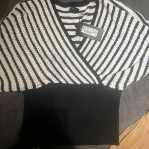 Knitted top - Helt oanvänd knitted topp från MQ.