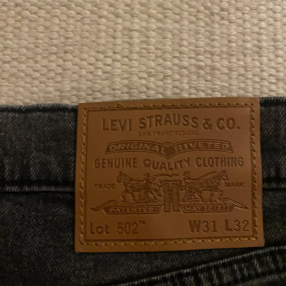 Levis jeans i storlek 31/32. Fåtal gånger använda.. Jeans & Byxor.