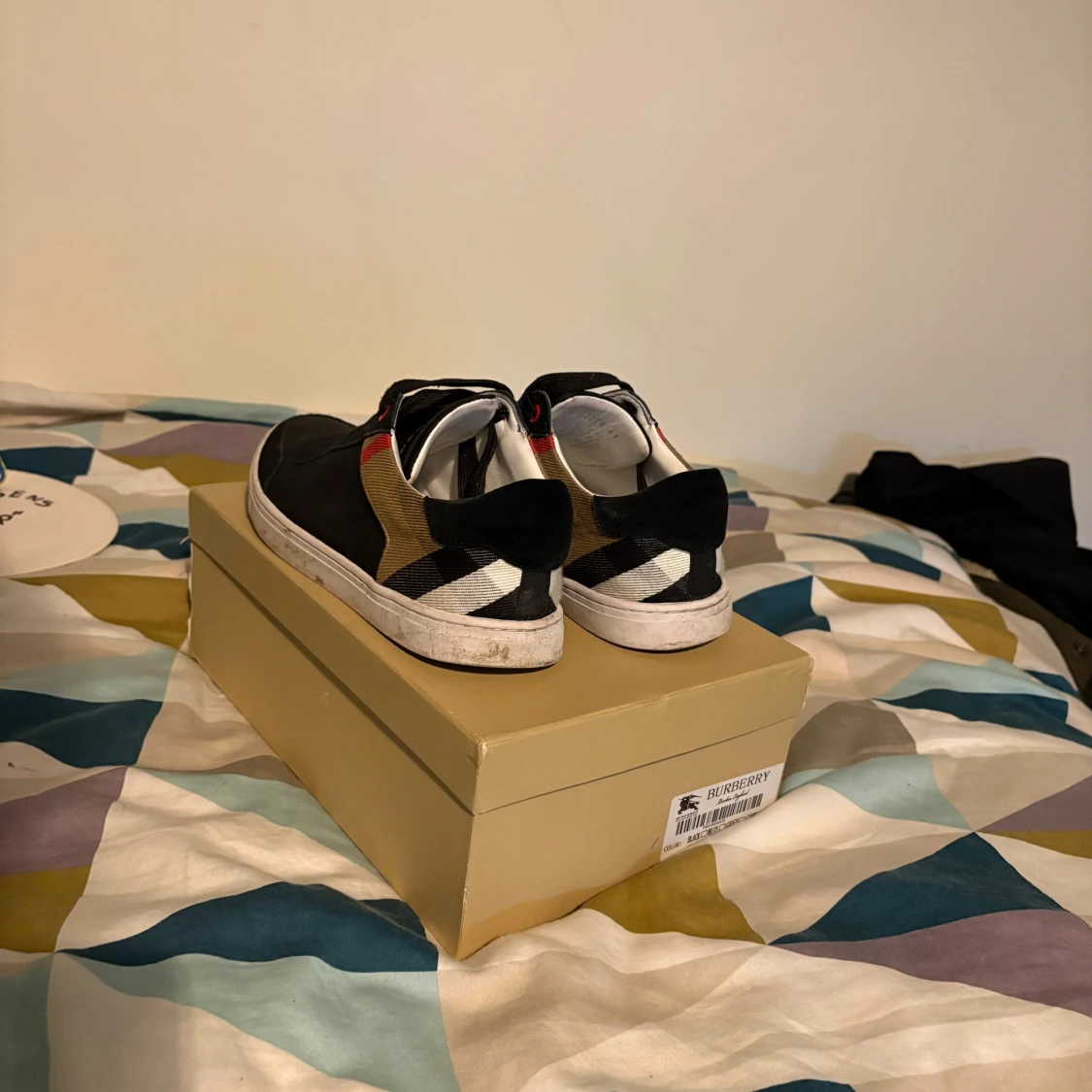 Svarta burberry skor - 90