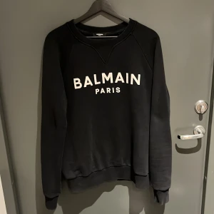 Balmain sweatshirt - Snygg sweatshirt från Balmain, storlek M. 
