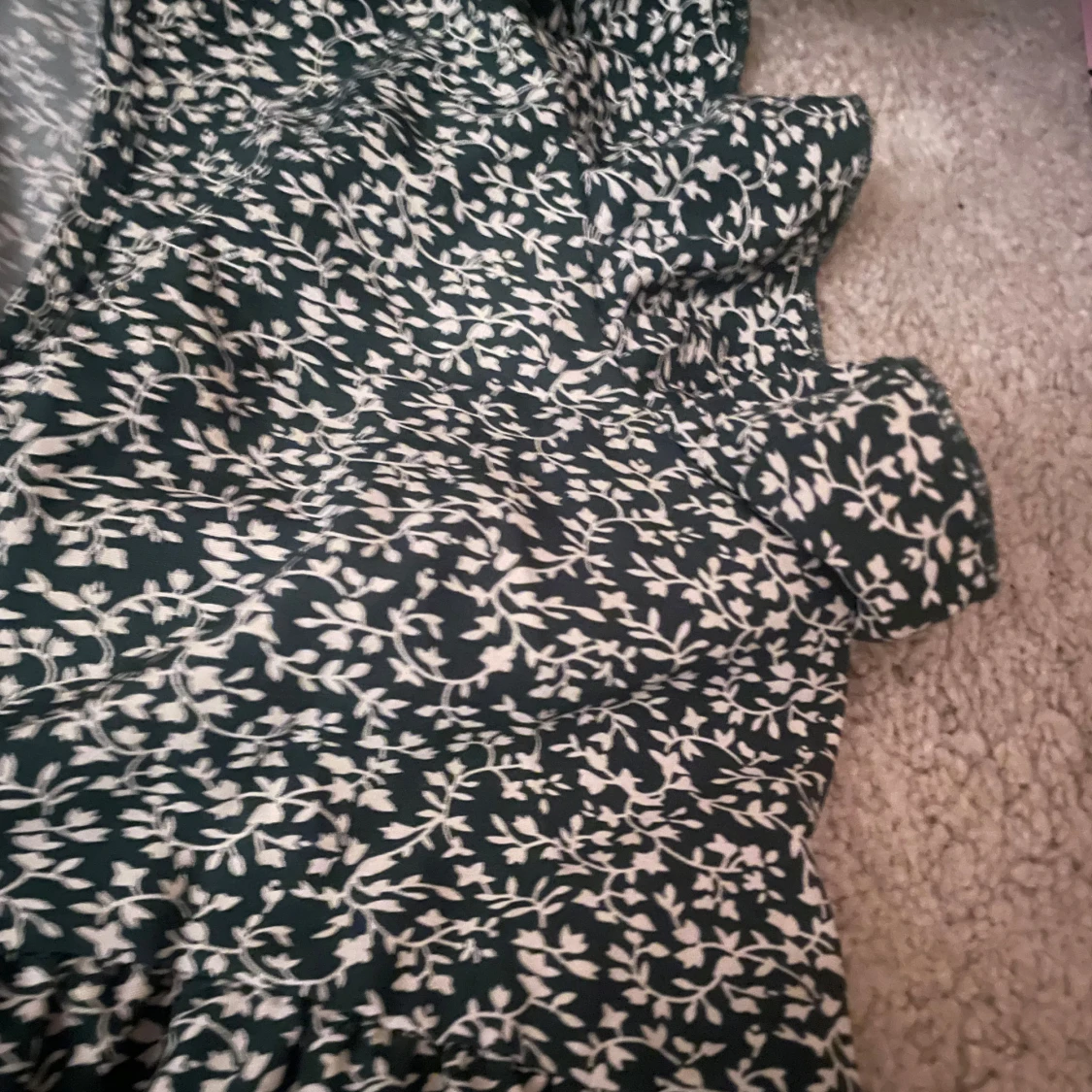 Fin blommig klänning  - 91