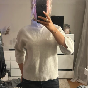 Stickad tröja med korta armar - Använd 1 gång!