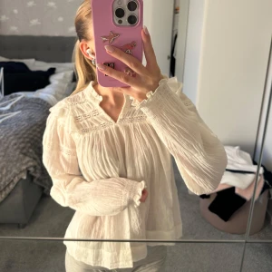 Vit blus  - Vit blus från Gina Young i storlek 158/164 med prislappen kvar🩷