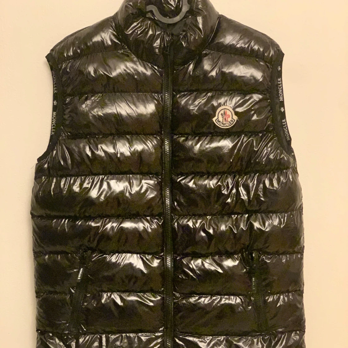 Svart dunväst från Moncler