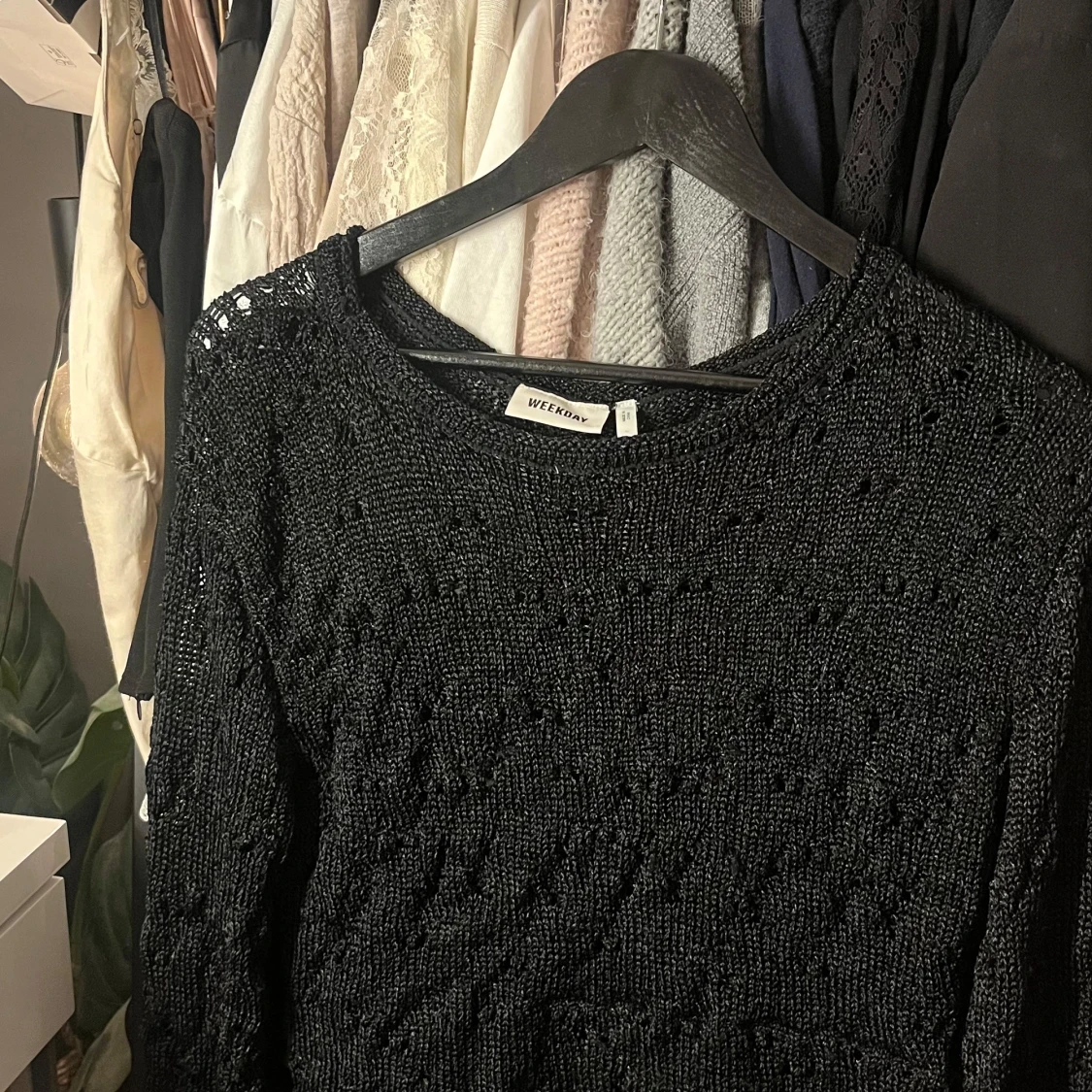 Svart stickad tröja från Weekday - 90
