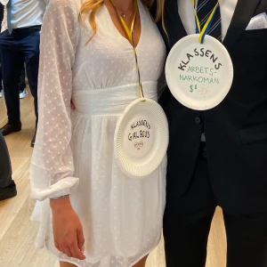 Vit klänning från Bubbleroom - Min studentklänning från förra året! Användes endast under studentdagen så är fortfarande i superfint skick.