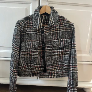 Free People jacka  - Jacka från free people, nypris 4800kr. Den är i storlek xs men passar S då den är lite oversized 