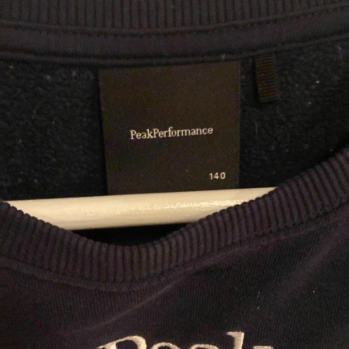 Mörkblå tröja från Peak Performance - 90