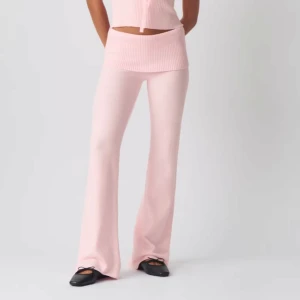 Rosa knitted yoga pants - Bekväma och snygga mjukis byxor från Gina.