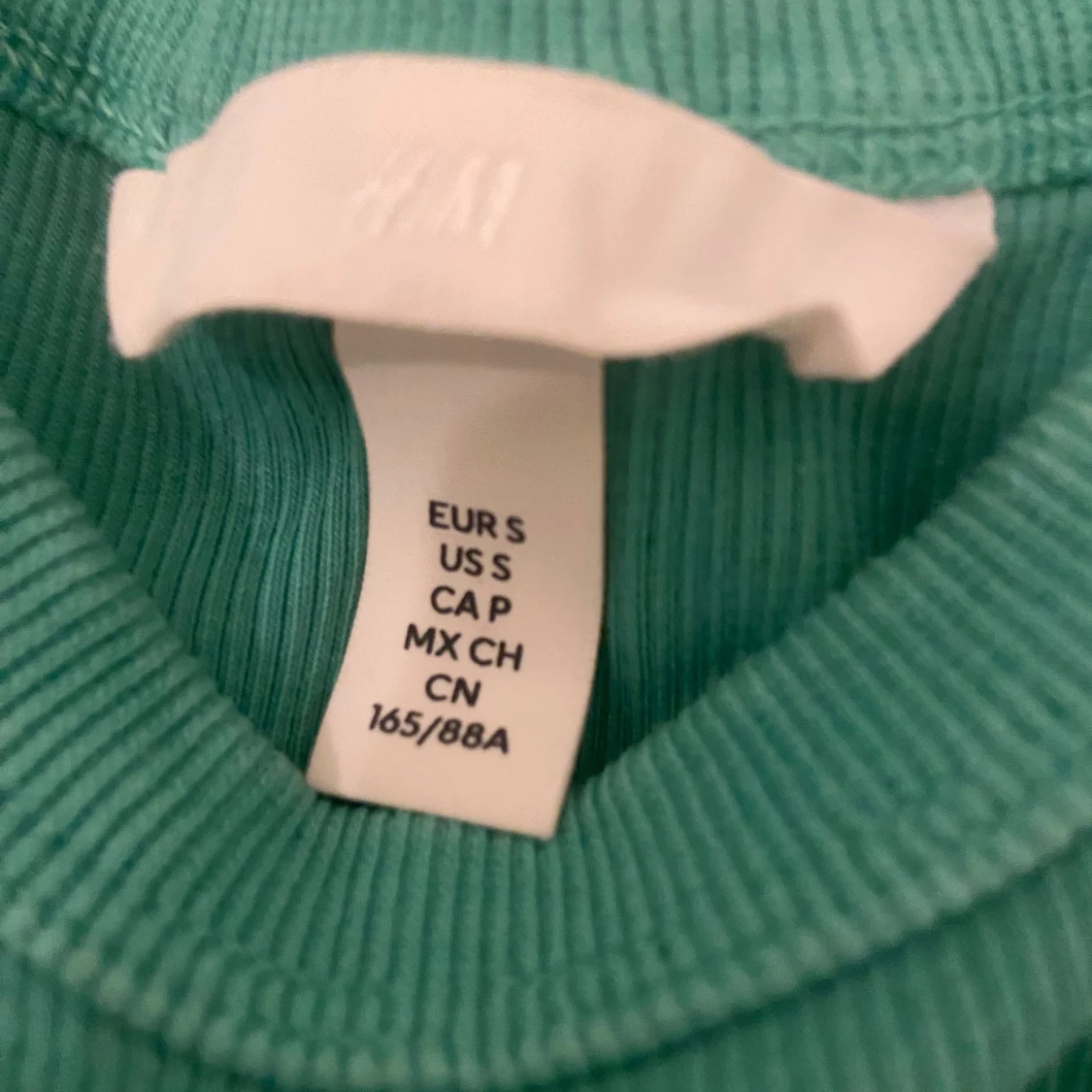 Grön ribbad linnetopp från H&M - 90