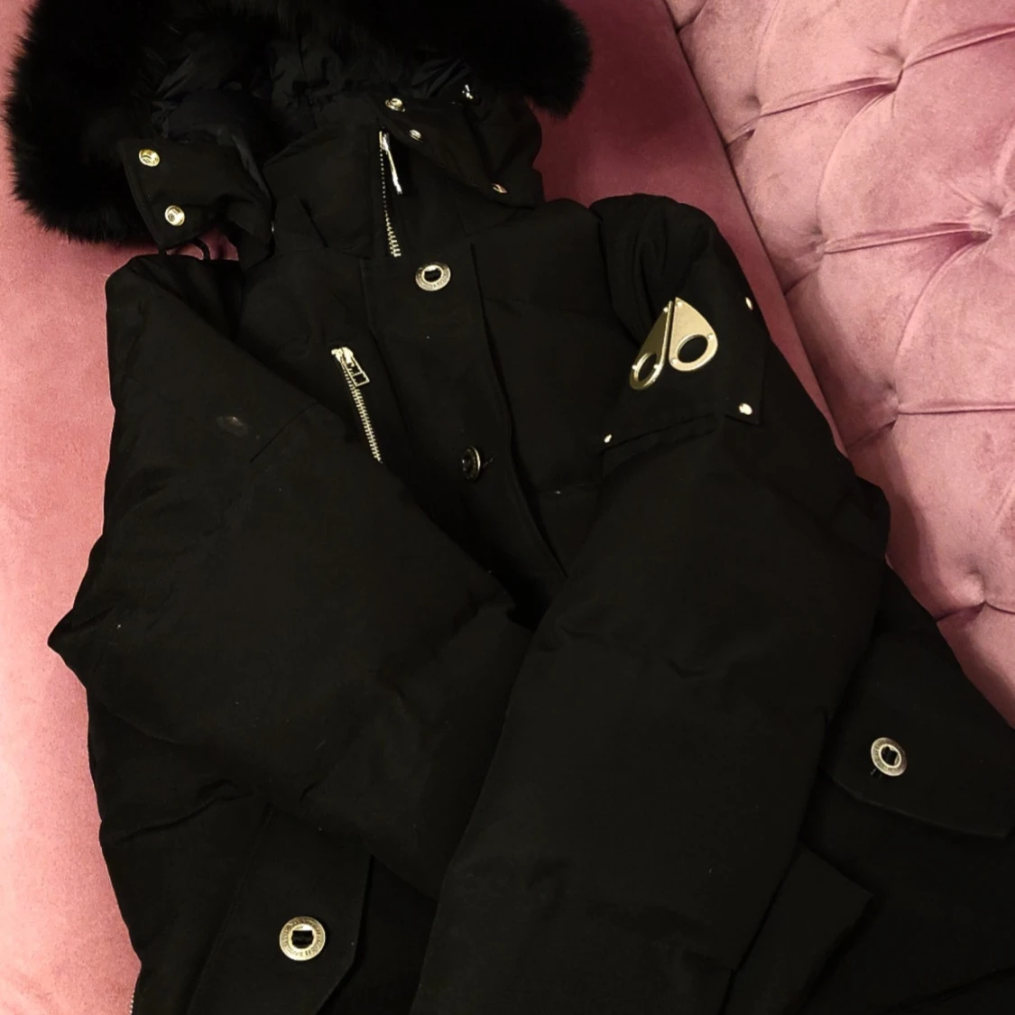 Svart dunjacka från Moose Knuckles - 90