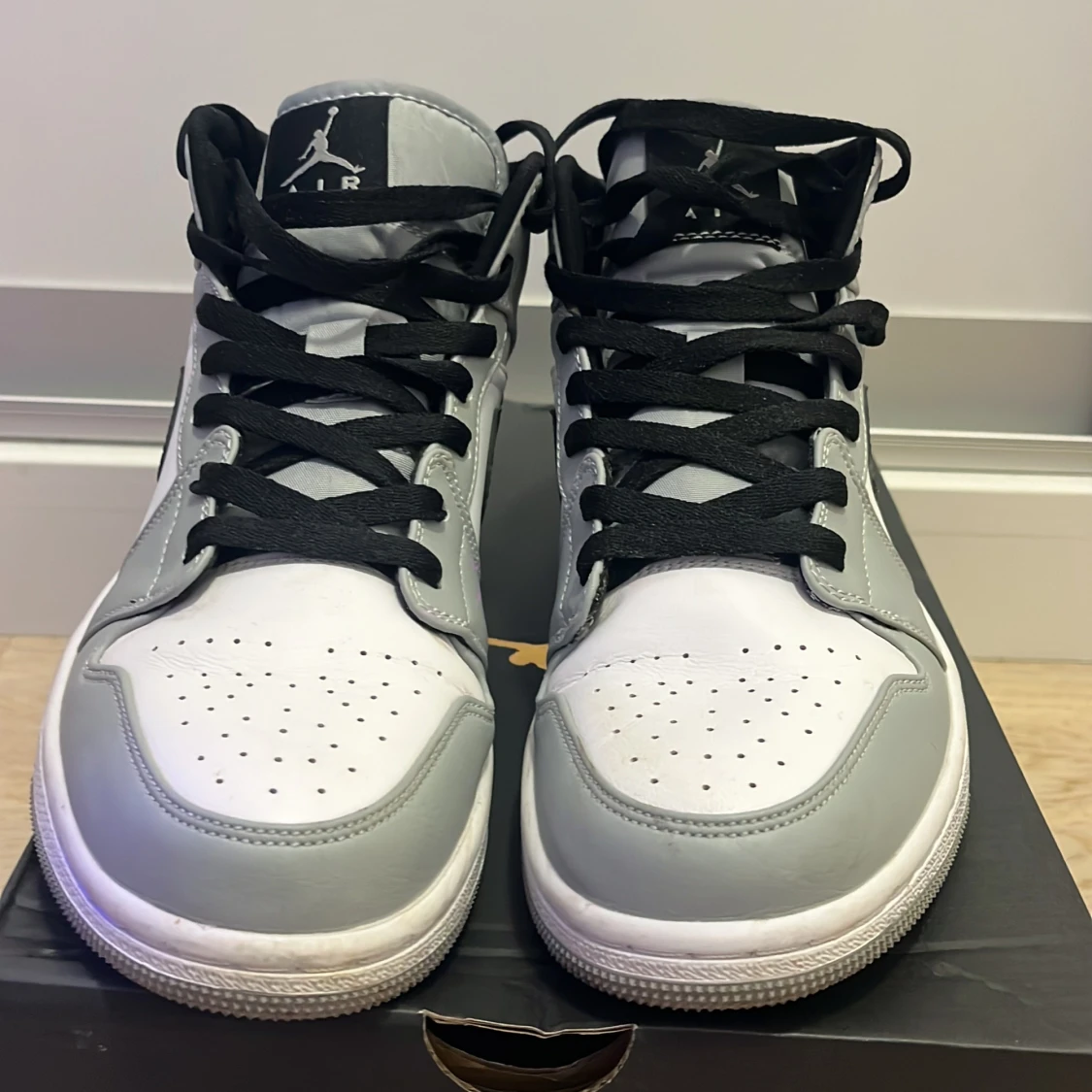 Jordans 1 mid Light smoky Grey - 91