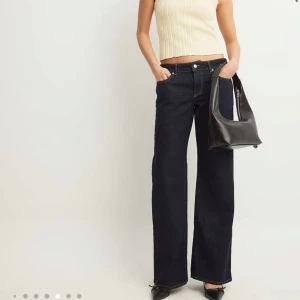 Lågmidjade jeans - Säljer dessa sjukt snygga jeans från Nakd i st 34. Använda 1 gång 💕💕