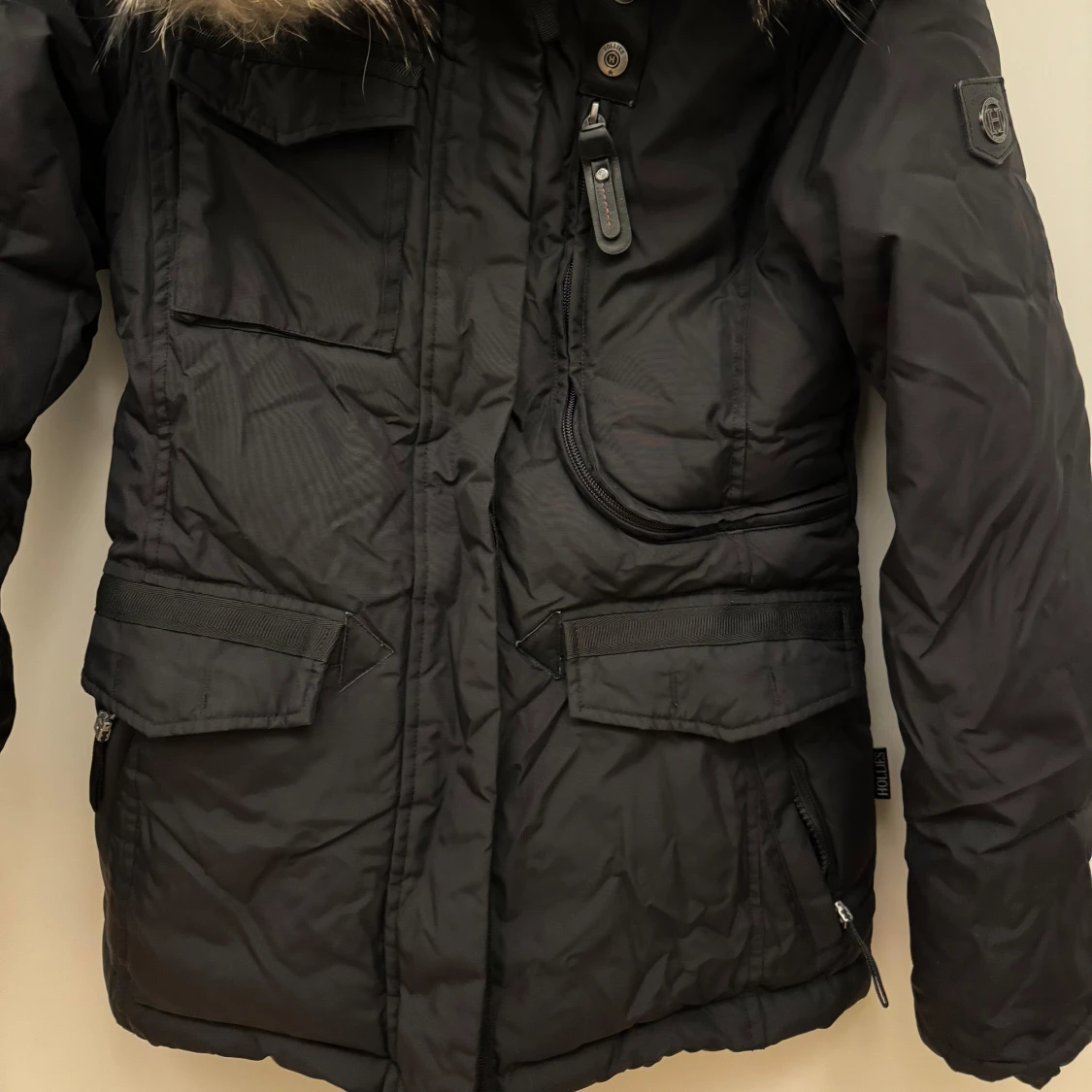 Svart parkajacka från Hollies - 91