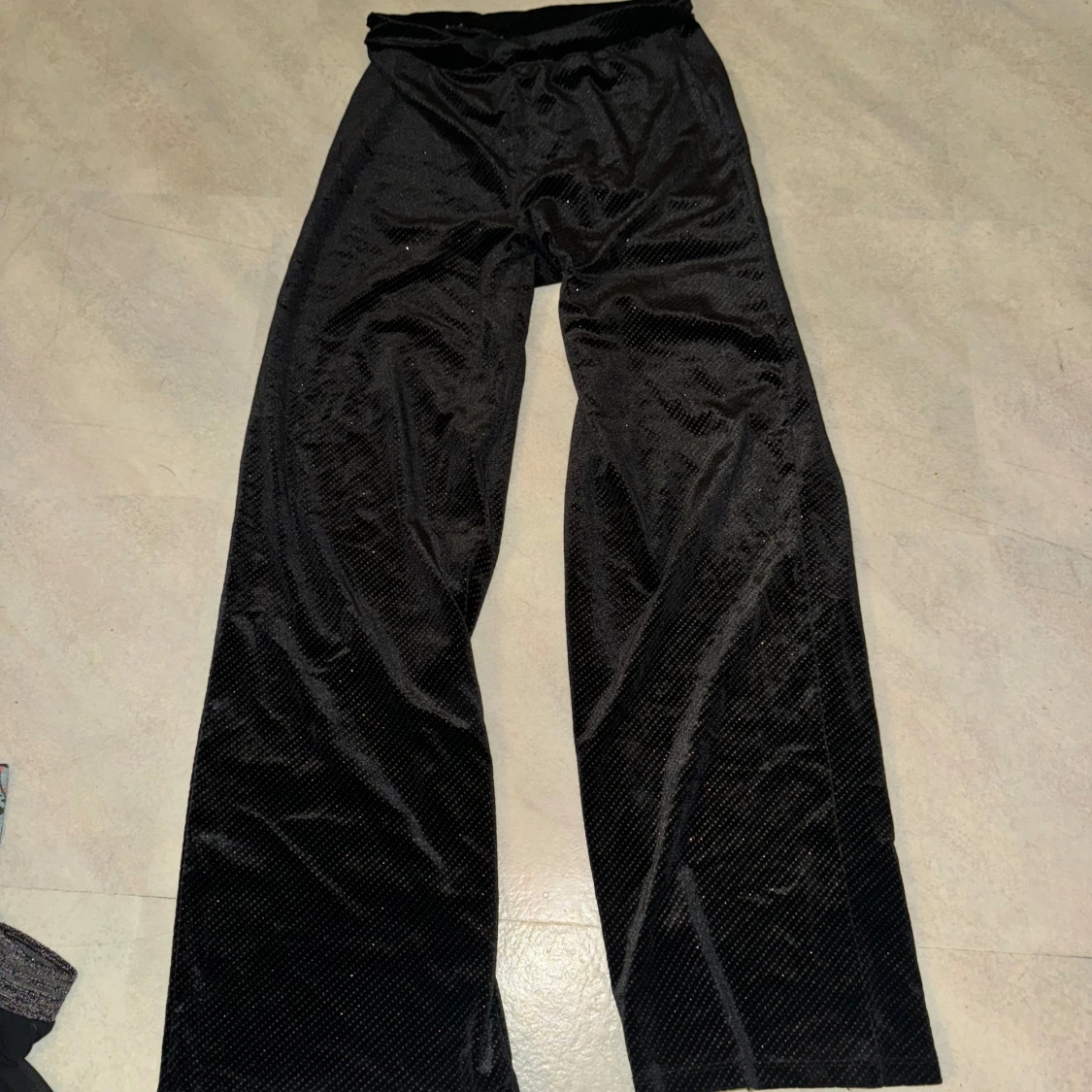 Svarta byxor i sammet