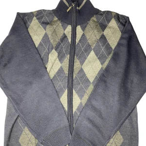 Mörkblå kofta - Säljer just nu denna snygga kofta med zip up. Den är sjukt snygg med sitt gammaldags mönster 