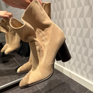 Beigea boots - Moccaboots i beige💫 inga defekter! Strl 39