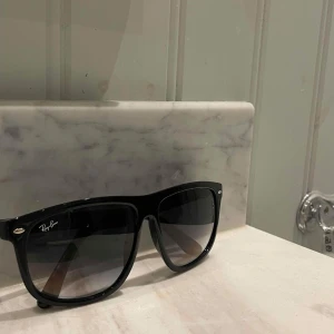 Rayban Boyfriends - Knappt använda rayban boyfriends. Inget OG kommer med utan bara glasögonen.