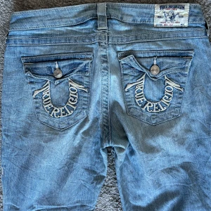 True religion jeans  - True religion jeans. Storlek 30. Midjemått: 42 cm innerbenslängd 83 cm