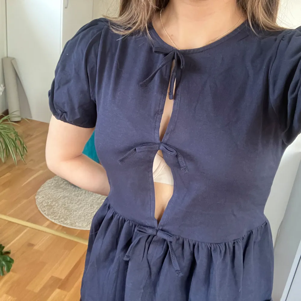 Topp från Gina tricot, original pris 229kr. Puserot.