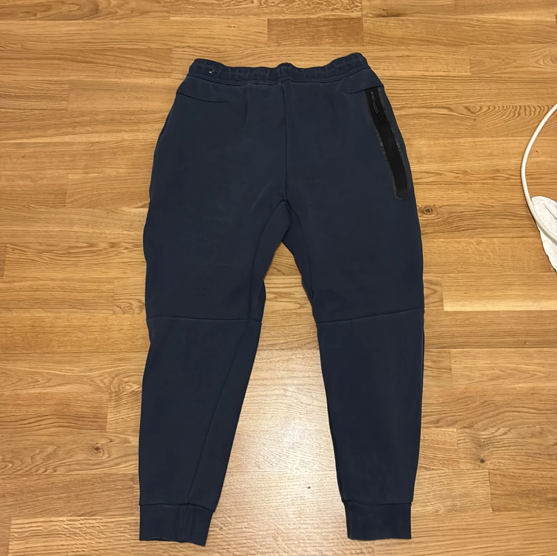 Mörkblå hoodie från Nike - 4