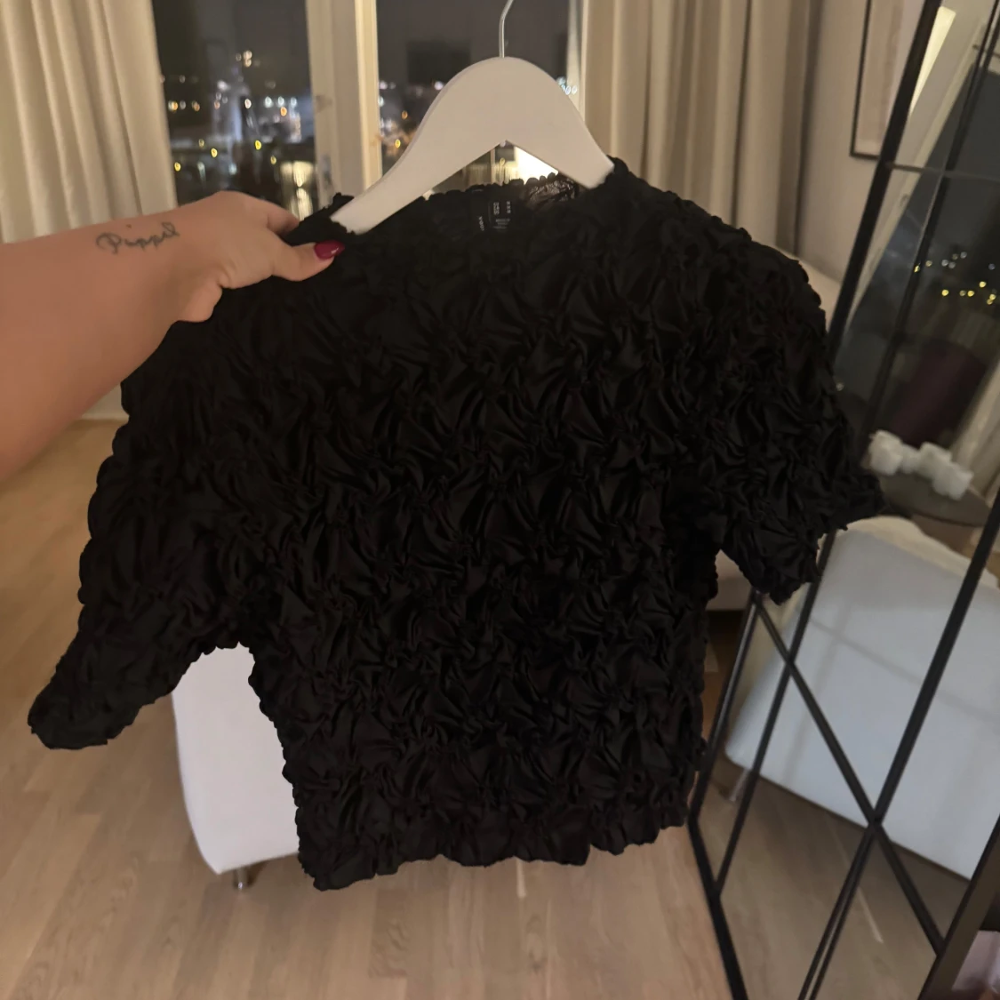 Svart topp med textur