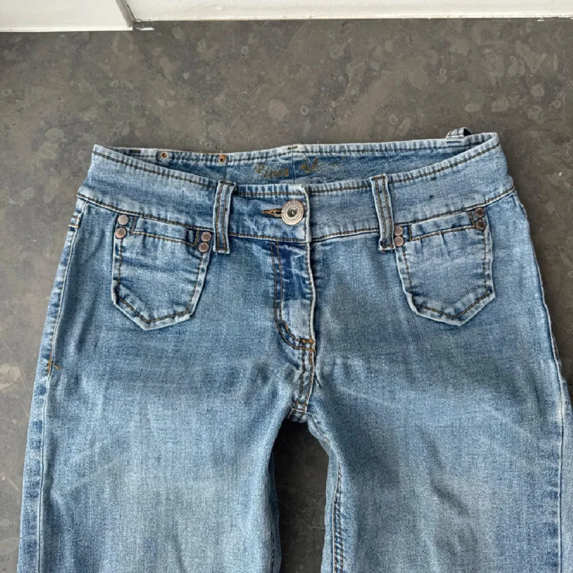 Blå bootcut jeans - 1