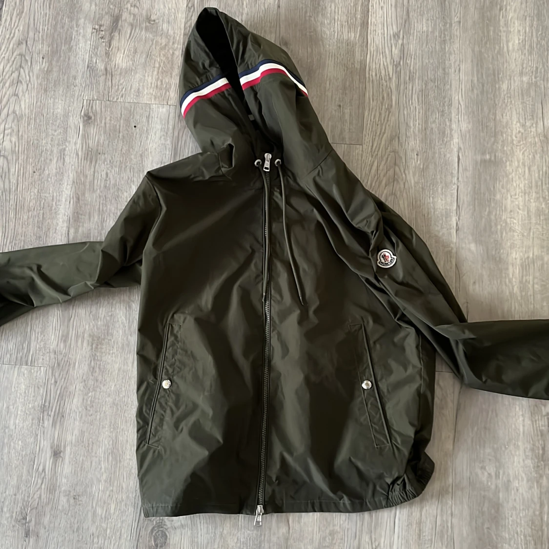 Grön vindjacka från Moncler