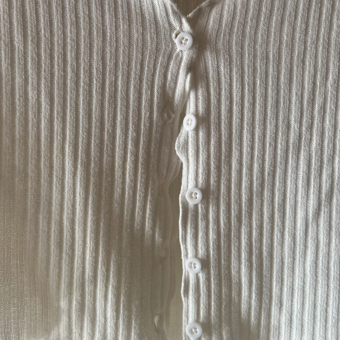 Vit ribbad kortärmad topp - 2