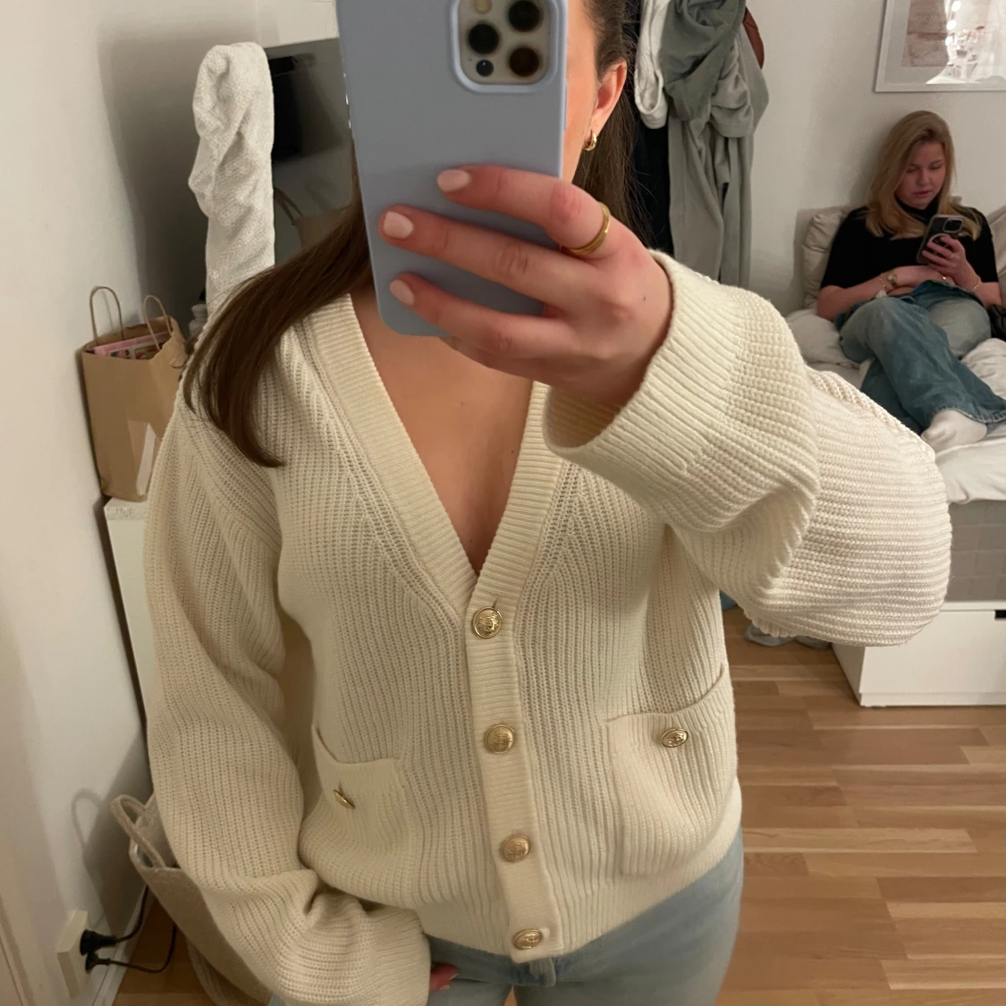 Vit ribbad kofta med knappar - 1