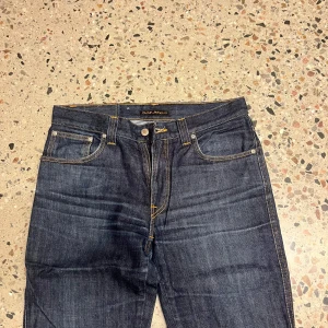 Raw denim Nudie Jeans - Raw denim nudie jeans i storlek 34/34 och otroligt fint skick!  Hör gärna av er vid frågor 