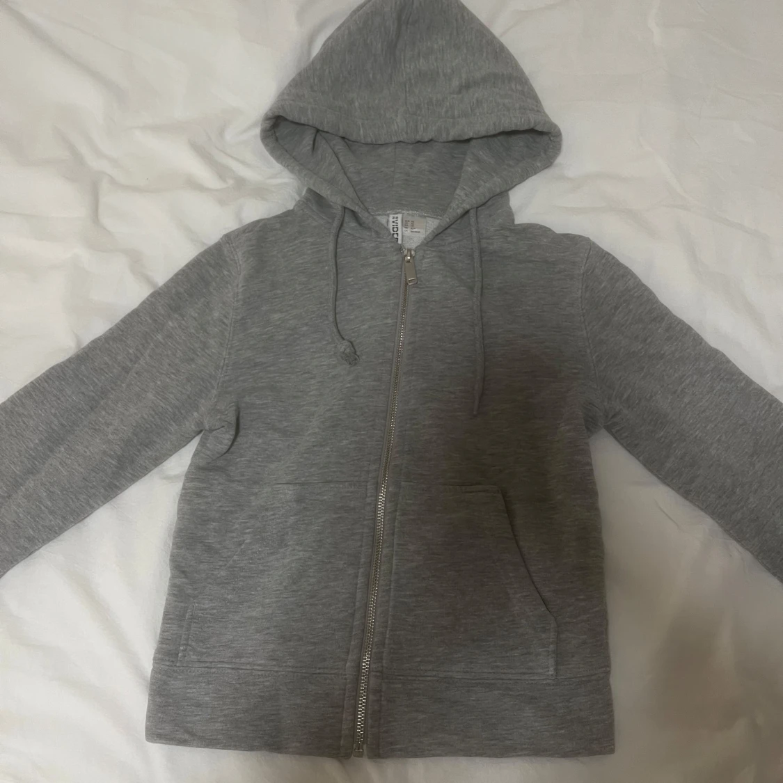 Grå hoodie med dragkedja - 1