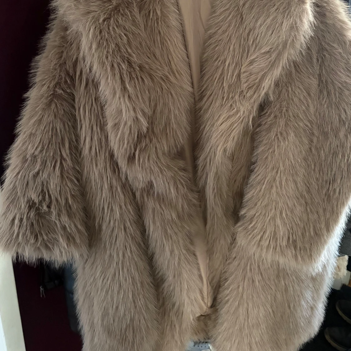 Trendig beige pälsjacka - 91