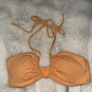 Bikinitopp - Orange bikinitopp från hm, helt oanvänd med lappen kvar💕