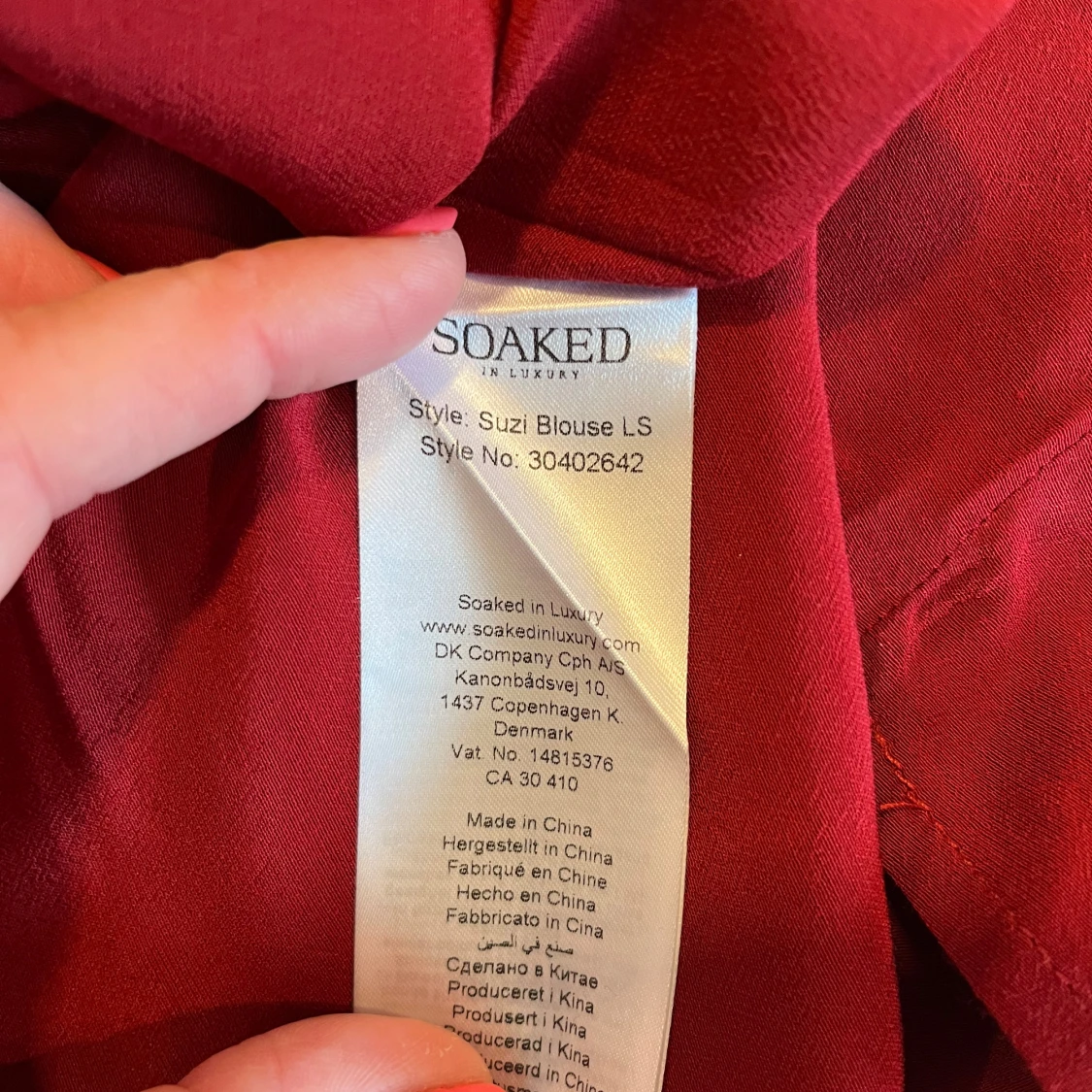 Vinröd blus från Soaked in Luxury - 91