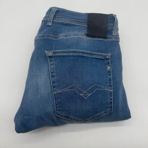 REPLAY JEANS  GROVER - Replay Grover  jeans - Storlek W32/L34 - Nypris runt 1800kr -  Deluxecloset