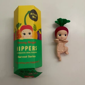 sonny angel harvest hippers - sonny angel hippers harvest series radish. new, just unboxed if you have any questions please feel free to ask me box has some marks but the figure is in good condition :)