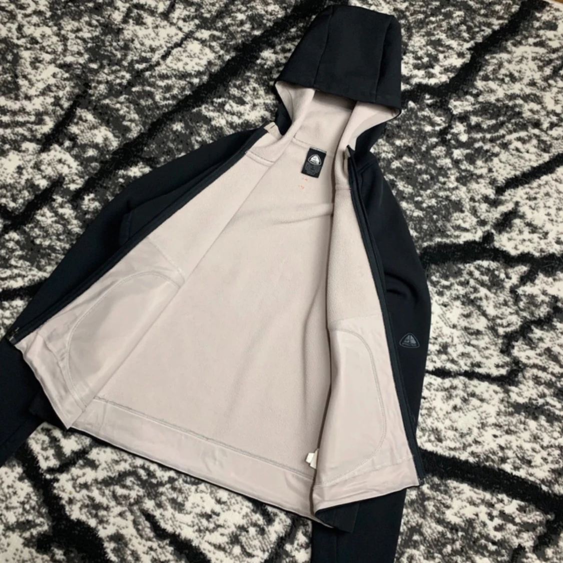 Svart jacka med huva från Nike - 90